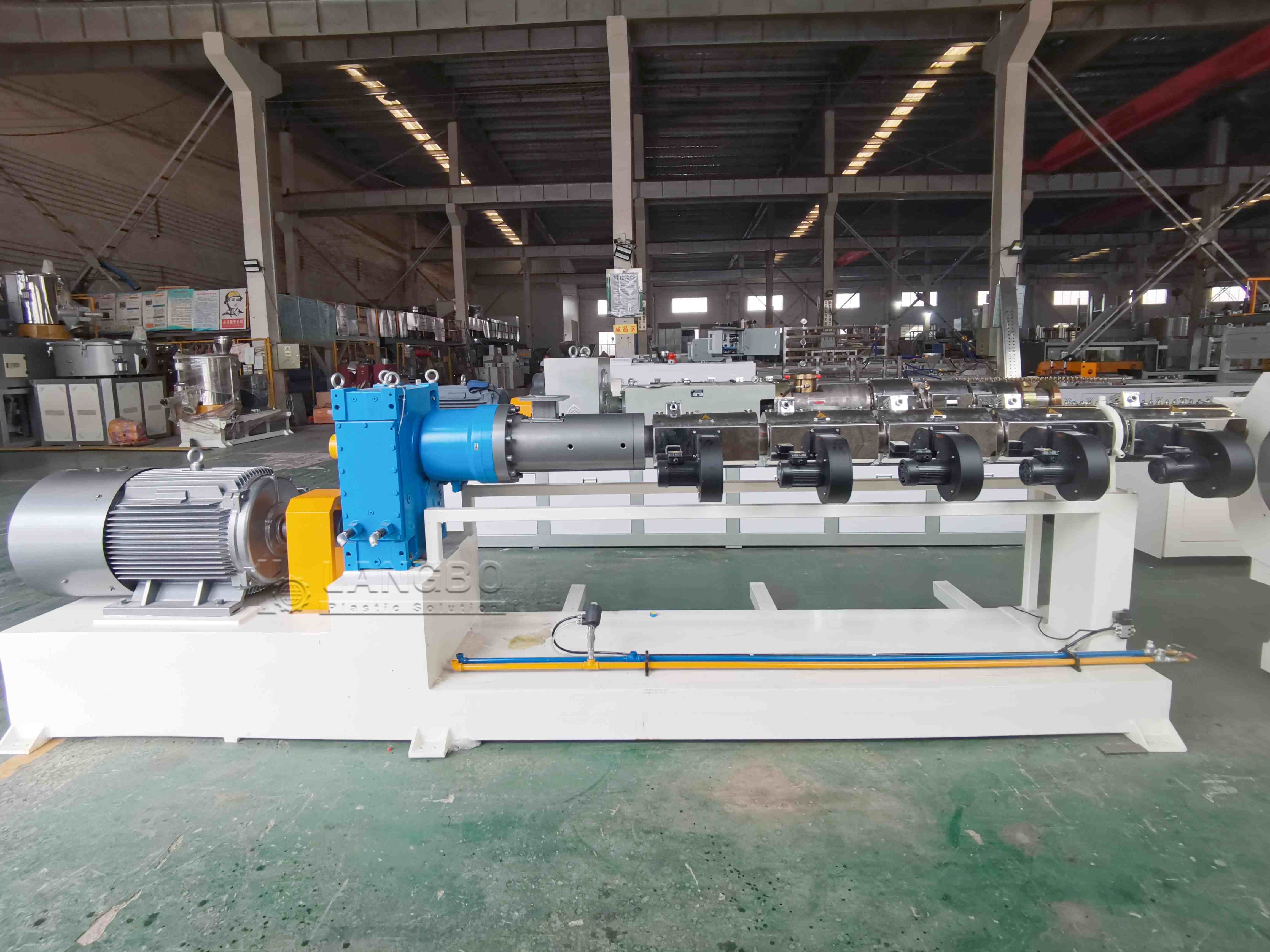 trường hợp công ty mới nhất về Đường dây đẩy ống HDPE cho sản xuất ống cung cấp nước ở Yemen