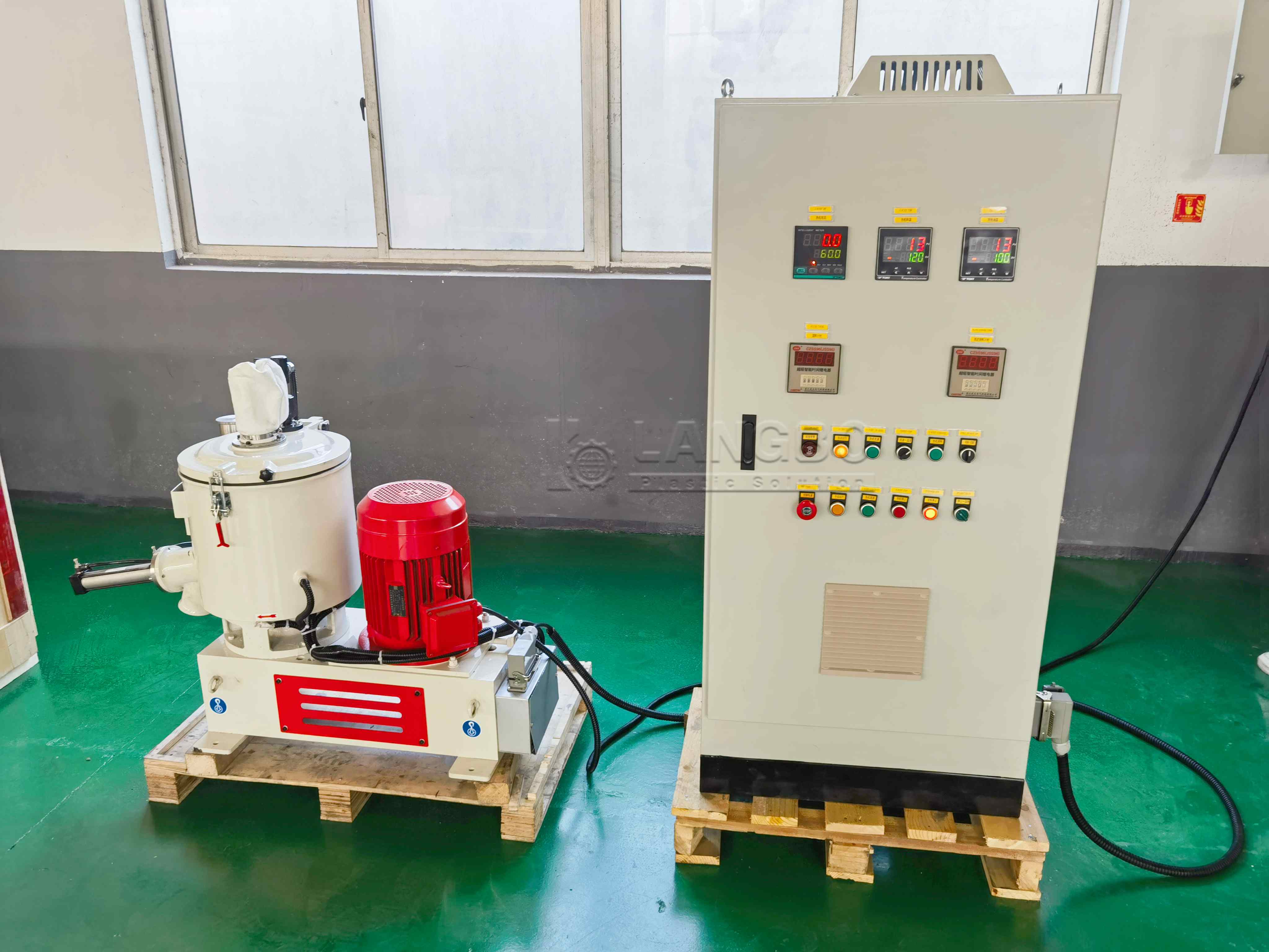 trường hợp công ty mới nhất về Hệ thống trộn tốc độ cao cho sản xuất ống và hồ sơ PVC ở Algeria