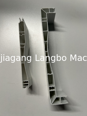 chất lượng  51/105 22kw Curtain PVC Profile Extrusion Line Conical Twin Screw Nhà máy