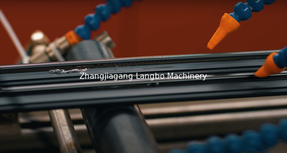 Máy chế tạo hồ sơ PVC 1180mm với chất phụ gia bột PVC để đáp ứng yêu cầu của khách hàng