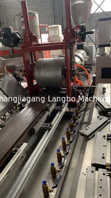 Dây chuyền ép đùn hồ sơ WPC hoàn toàn tự động với cường độ tác động cao
