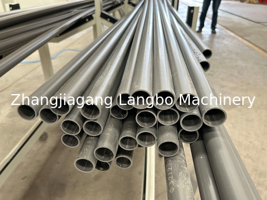 Dây chuyền ép đùn ống nhựa PVC làm mát bằng không khí với tỷ lệ 30:1 L/D và công suất động cơ 37KW