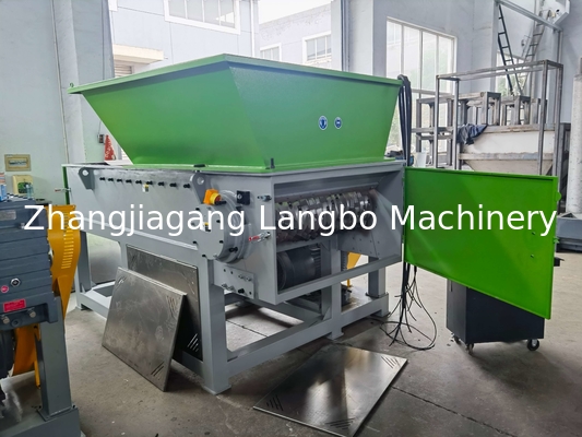 Máy hủy trục đơn cho cục nhựa nóng chảy 110KW