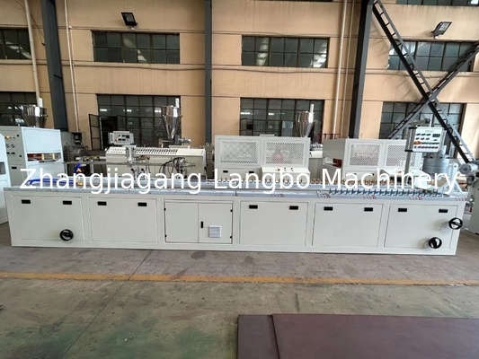 PVC khung cửa sổ Extrusion Line với 22KW động cơ sức mạnh và tùy chỉnh kích thước hồ sơ theo bản vẽ