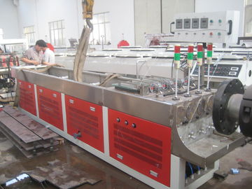 Máy sản xuất bốn ống PVC bền 250KG / H / 350KG / H Vít đôi công suất