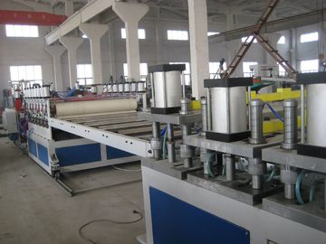 Dây chuyền đùn tấm PVC đôi trục vít 600kg / H Công suất đầu ra cao
