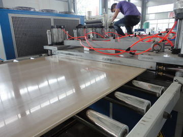 Đường dây sản xuất tấm trần PVC Máy ép tự động cho sản xuất tấm nhựa