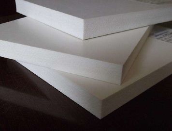 WPC Celuka / PVC Foam Ban Máy, 400kg / H Máy đùn PVC đầu ra