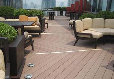 Dây chuyền ép đùn hồ sơ WPC tự động 120 - 150Kg / H Công suất đầu ra