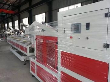 Máy cắt ống nhựa hoàn toàn tự động trực tuyến PP PE PVC với hệ thống kéo