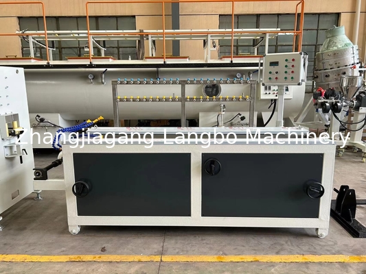 Máy sản xuất dải thẻ PVC bán lẻ và dây chuyền xát extrusion hồ sơ với chiều rộng đồng đều cạnh mịn