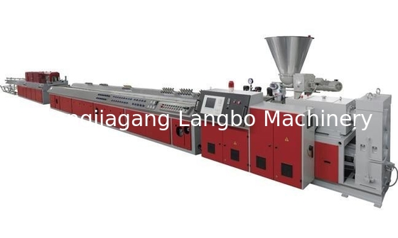 Dây nhựa PVC WPC khung cửa dây chuyền sản xuất cắt cưa và 400kg / h công suất sản xuất