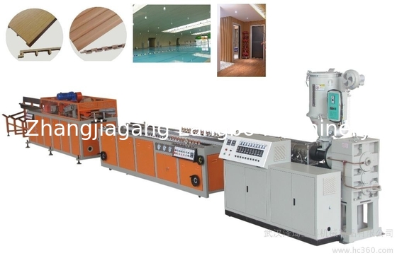 Dây nhựa PVC WPC khung cửa dây chuyền sản xuất cắt cưa và 400kg / h công suất sản xuất