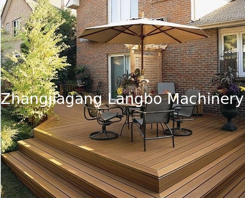 Dây nhựa PVC WPC khung cửa dây chuyền sản xuất cắt cưa và 400kg / h công suất sản xuất