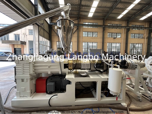 Dòng ống PVC thoát nước với máy ép và ổ cắm 80/156