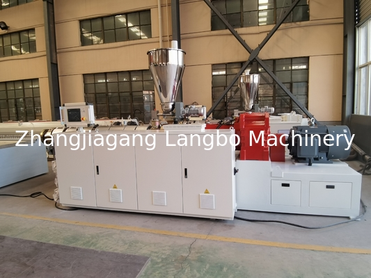 Máy sản xuất dải thẻ PVC bán lẻ và dây chuyền xát extrusion hồ sơ với chiều rộng đồng đều cạnh mịn