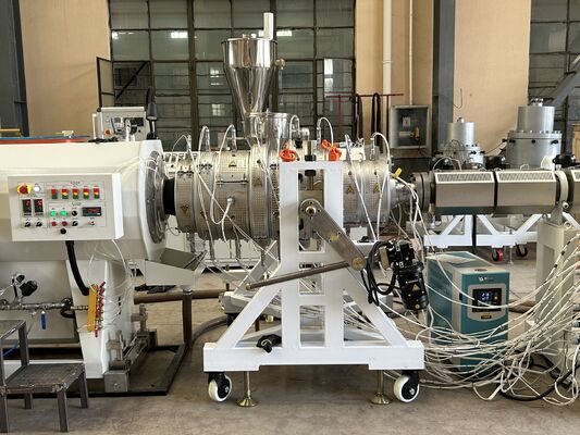 Motor Plastic Extruder HDPE Pipe Extrusion Production Line Máy xát
