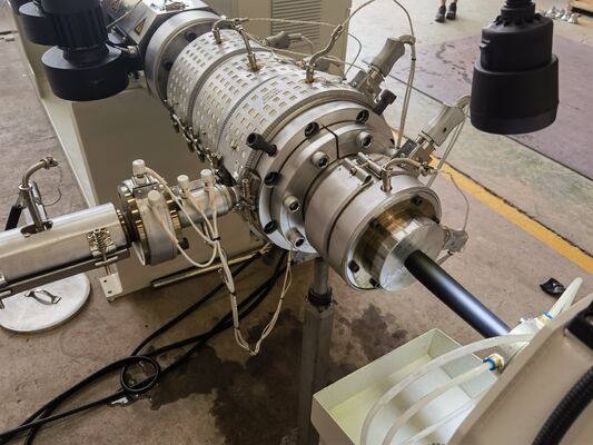 Dây chuyền ép đùn ống PE tự động Máy làm ống nhựa trục vít đơn tốc độ cao