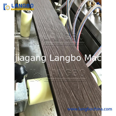 Dây chuyền ép đùn hồ sơ CE WPC 100 - 150KG / H Công suất sản xuất cao