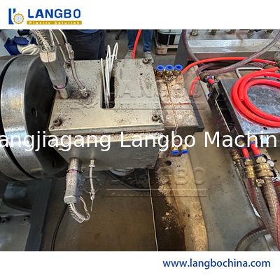 Dây chuyền ép đùn hồ sơ CE WPC 100 - 150KG / H Công suất sản xuất cao