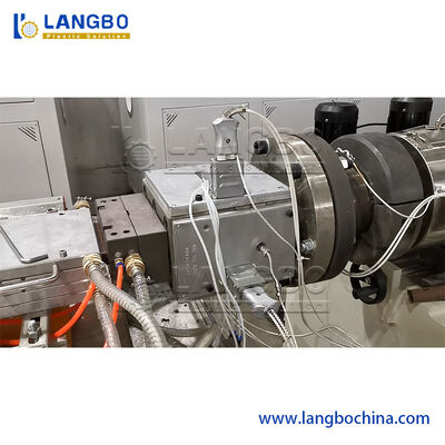 Dây chuyền sản xuất bảng điều khiển tường WPC đặc biệt với máy đùn trục vít đôi hình nón