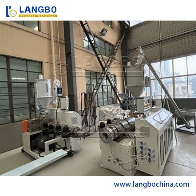 Dây chuyền ép đùn hồ sơ kiến ​​trúc WPC 240MM Kích thước sản phẩm 37KW Công suất động cơ