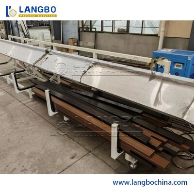 Dây chuyền ép đùn hồ sơ PVC / WPC Thiết kế trục vít đôi  Motor