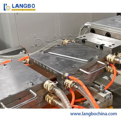 Dây chuyền ép đùn hồ sơ PVC / WPC Thiết kế trục vít đôi  Motor