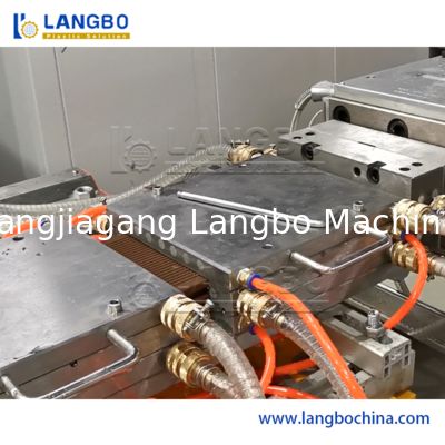 Dây chuyền ép đùn hồ sơ PVC / WPC Thiết kế trục vít đôi Siemens Motor