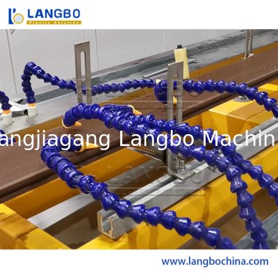 Dây chuyền ép đùn hồ sơ PVC / WPC Thiết kế trục vít đôi Siemens Motor