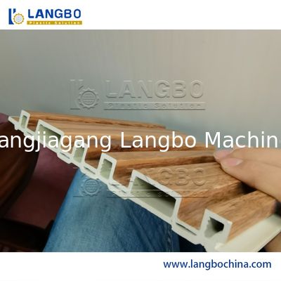 Tấm PVC có rãnh với lớp bảo vệ vật liệu thân thiện