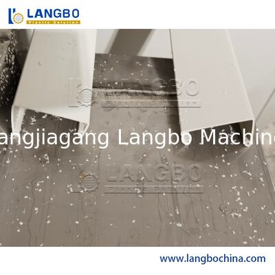 1180mm Profile Size PVC Cable Trunk Making Machine Với 8m Calibration Table và 55/110 Conical Twin Screw Extruder