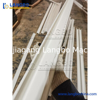 55/110 Conical Twin Screw Extruder PVC Profile Extrusion Line cho 1180mm Cable Trunk với động cơ 22KW