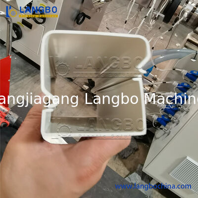 55/110 Conical Twin Screw Extruder PVC Profile Extrusion Line cho 1180mm Cable Trunk với động cơ 22KW