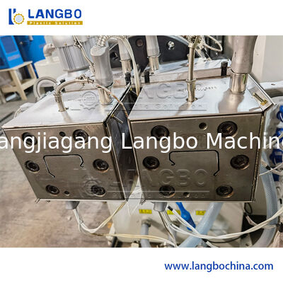 1180mm Profile Size PVC Cable Trunk Making Machine Với 8m Calibration Table và 55/110 Conical Twin Screw Extruder