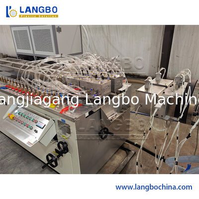 Máy làm hồ sơ bảo vệ dây cáp PVC Trunk Extrusion Line Trunking Profile với thiết bị đâm