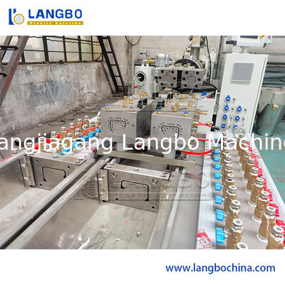 Máy xát PVC Cable Trunk với 55/110 Conical Twin Screw Extruder cho kích thước hồ sơ 1180mm và công suất động cơ 22KW