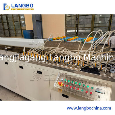 Dây chuyền sản xuất ép đùn hồ sơ sàn gỗ nhựa PE PP dùng cho sàn trong nhà hoặc ngoài trời/Lan can/Khay