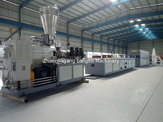 Máy cắt đùn sàn Wpc không thấm nước Máy cắt ngoài trời